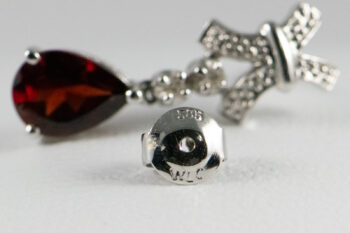 14 K White Gold Oval Garnet Earrings with Dias 14