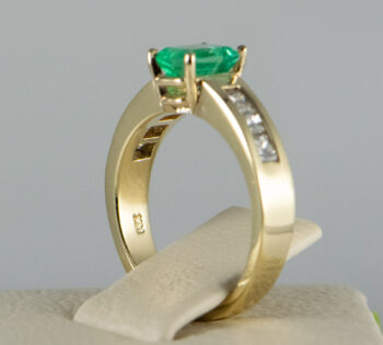 New 14 K Y Emerald Ring with Princess Cut Dias 9