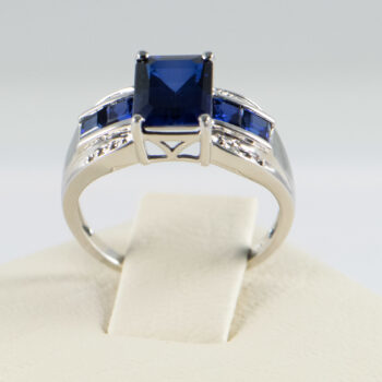 10 K White Gold with Saphire stones 3