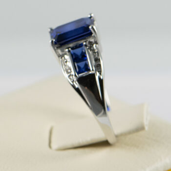 10 K White Gold with Saphire stones 6