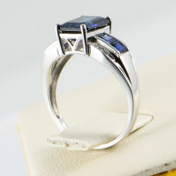 10 K White Gold with Saphire stones 9