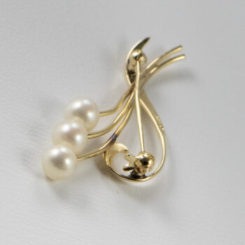 14 K Broach Pendant with Three Pearls 11