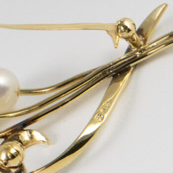 14 K Broach Pendant with Three Pearls 15