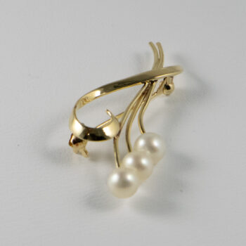 14 K Broach Pendant with Three Pearls 3
