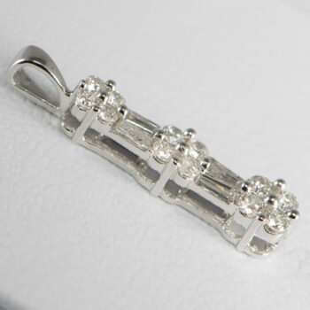 14 K White Diamond Pendant Baquetts and Round 10