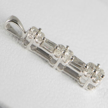 14 K White Diamond Pendant Baquetts and Round 5
