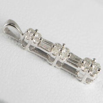 14 K White Diamond Pendant Baquetts and Round 6