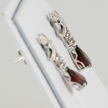 14 K White Gold Oval Garnet Earrings with Dias 10