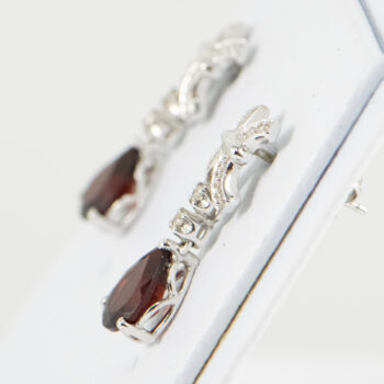 14 K White Gold Oval Garnet Earrings with Dias 13
