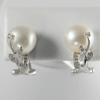 14 K White Gold Pearl And Diamond Earrings 1
