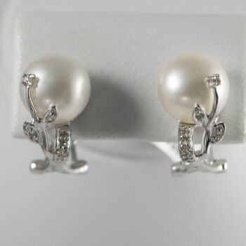 14 K White Gold Pearl And Diamond Earrings 2
