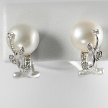 14 K White Gold Pearl And Diamond Earrings 3