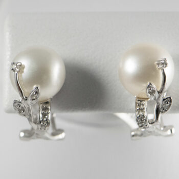 14 K White Gold Pearl And Diamond Earrings 4