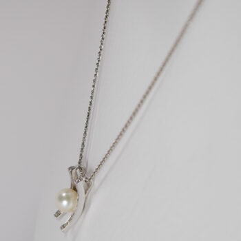 14 K White Gold Pearl and Diamonds Pendant with Wheat Chain 3