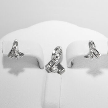 14 K White Gold set of Diamond Earrings and Pendant 1 2020 11 21 000227