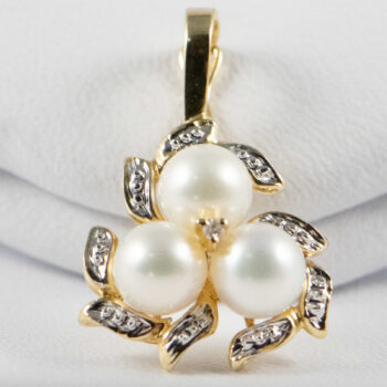 14 K Yellow G Pearls and Diamonds Pendant Enhancer 1