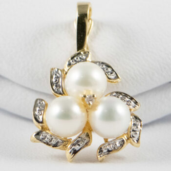 14 K Yellow G Pearls and Diamonds Pendant Enhancer 2