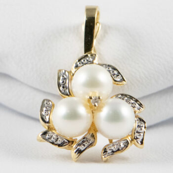 14 K Yellow G Pearls and Diamonds Pendant Enhancer 3