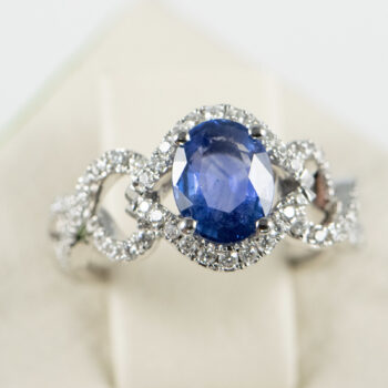 18 K White G Oval Tanzanite and Dias Ring 4 1