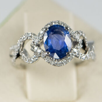 18 K White G Oval Tanzanite and Dias Ring 4 3