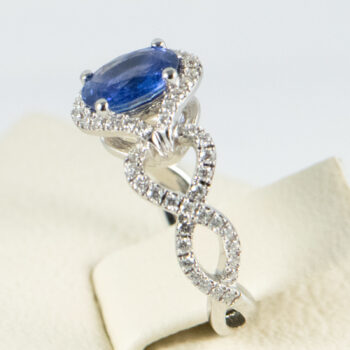 18 K White G Oval Tanzanite and Dias Ring 8 4