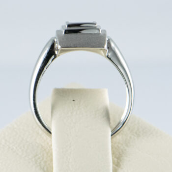 18 K White Gold Blue Zircon Ring 10
