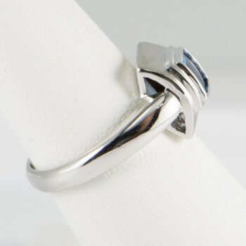 18 K White Gold Blue Zircon Ring 15