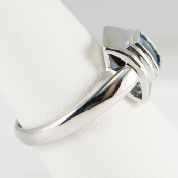 18 K White Gold Blue Zircon Ring 16