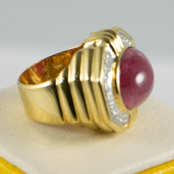 18 K Y Oval Cabuchon Ruby and Diamopnds Lds Ring 7