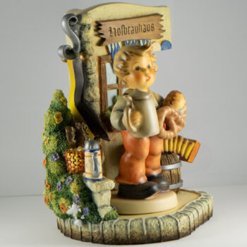 MJ Hummel Pretzel Boy Bavarian Biergarten 12