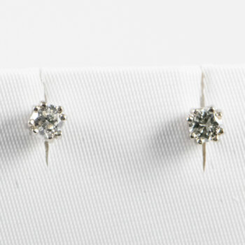 New 14 K White Gold Diamond Stud Earrings 1