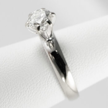 New 14 K White Gold Engagement ring with Round Diamond 85ct 7