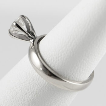 New 14 K White Gold Engagement ring with Round Diamond 85ct 8