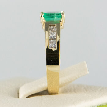 New 14 K Y Emerald Ring with Princess Cut Dias 7