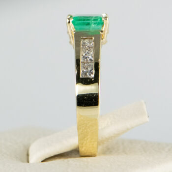 New 14 K Y Emerald Ring with Princess Cut Dias 8