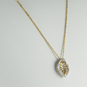 Pre owned 14 K Y G Pendant with Diamonds and Serpentine Chain 9