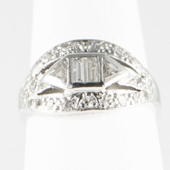 Pre owned Platinum Ladies Diamond Ring 1