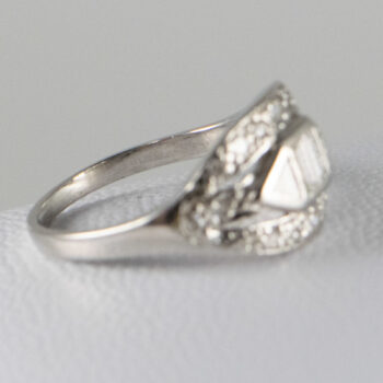 Pre owned Platinum Ladies Diamond Ring 10