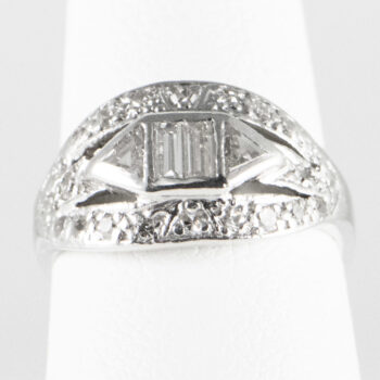 Pre owned Platinum Ladies Diamond Ring 4