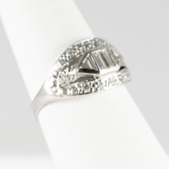 Pre owned Platinum Ladies Diamond Ring 6