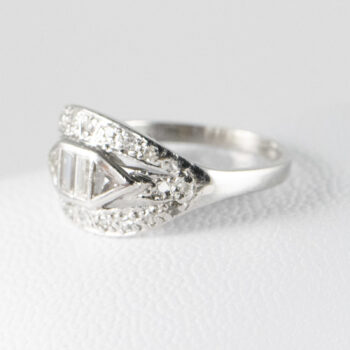 Pre owned Platinum Ladies Diamond Ring 8
