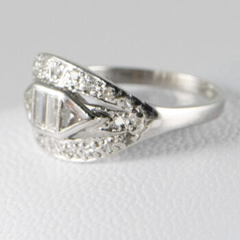 Pre owned Platinum Ladies Diamond Ring 9