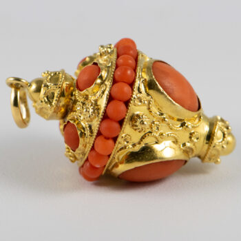 Vintage Etruscan Style 18 K Yellow Gold Coral Pendant 1