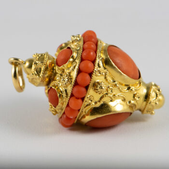 Vintage Etruscan Style 18 K Yellow Gold Coral Pendant 2