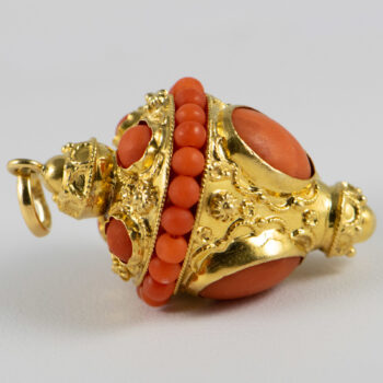 Vintage Etruscan Style 18 K Yellow Gold Coral Pendant 4