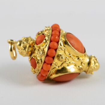 Vintage Etruscan Style 18 K Yellow Gold Coral Pendant 5