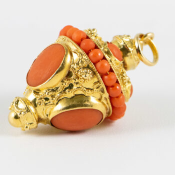 Vintage Etruscan Style 18 K Yellow Gold Coral Pendant 9