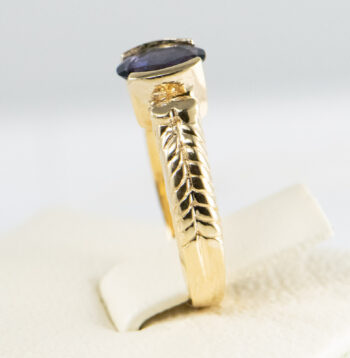 14 K Y Oval Blue Sapphire ring 14