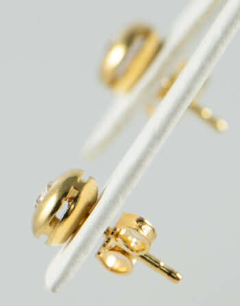 18 K Yellow Diamond Stud Earrings 10