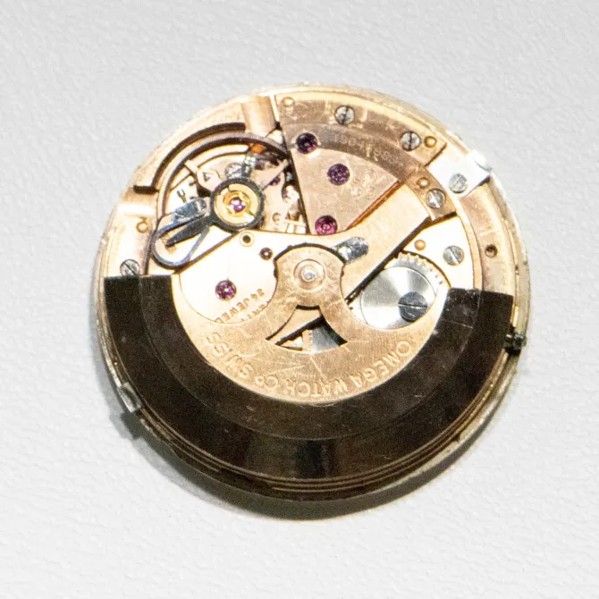 Omega 562 Movement with Dial and hands 12